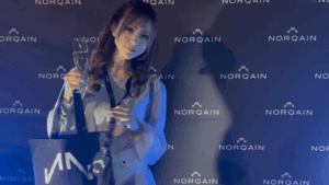 ノルケインのフォトスポットで撮影する筆者