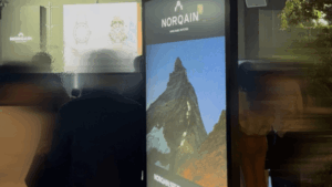 ノルケインのイベント会場に設置された大型ディスプレイ