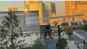 市場前駅周辺から見えるラムセス大王展の会場