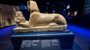 ラムセス大王展で展示されている古代エジプトの彫像作品