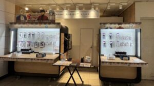 新宿駅構内で開催された地獄先生ぬ〜べ〜のポップアップショップ全体の様子