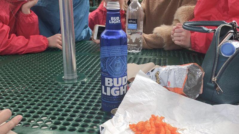 ユニバーサル・スタジオ・ハリウッドの休憩スペースとBud Light