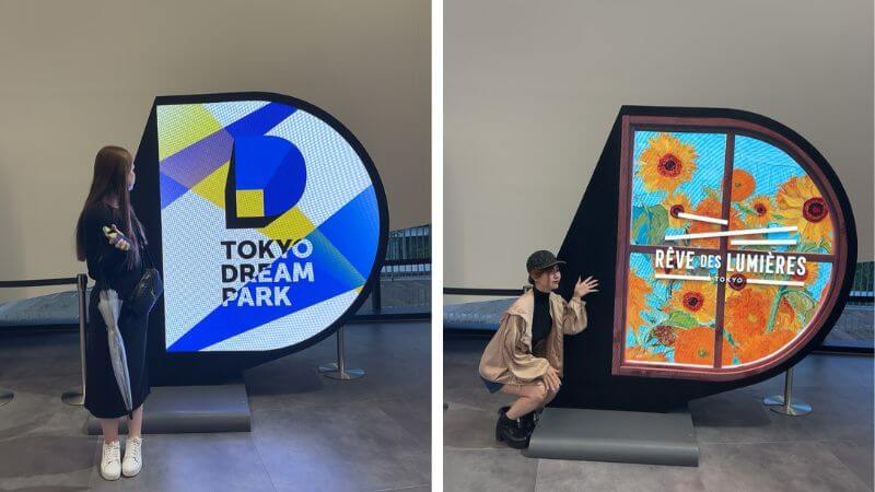 TOKYO DREAM PARKのD型デジタルパネル前で写真を撮る来場者